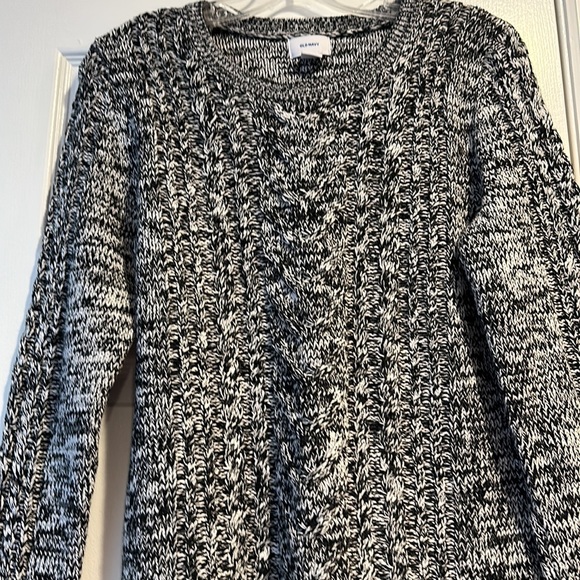 Old navy black and white sweater. - Picture 2 of 5